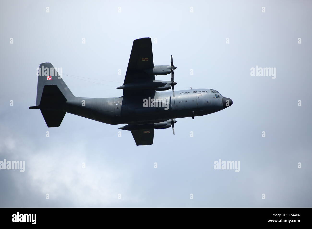 Polen: C-130 Flug Präsentation während der Militärparade zum constituion Feier Tag. Stockfoto