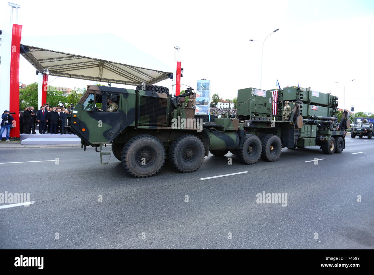 Polen: Rakete lauchners Roll während der Militärparade zur Feier Tag der Verfassung. Stockfoto