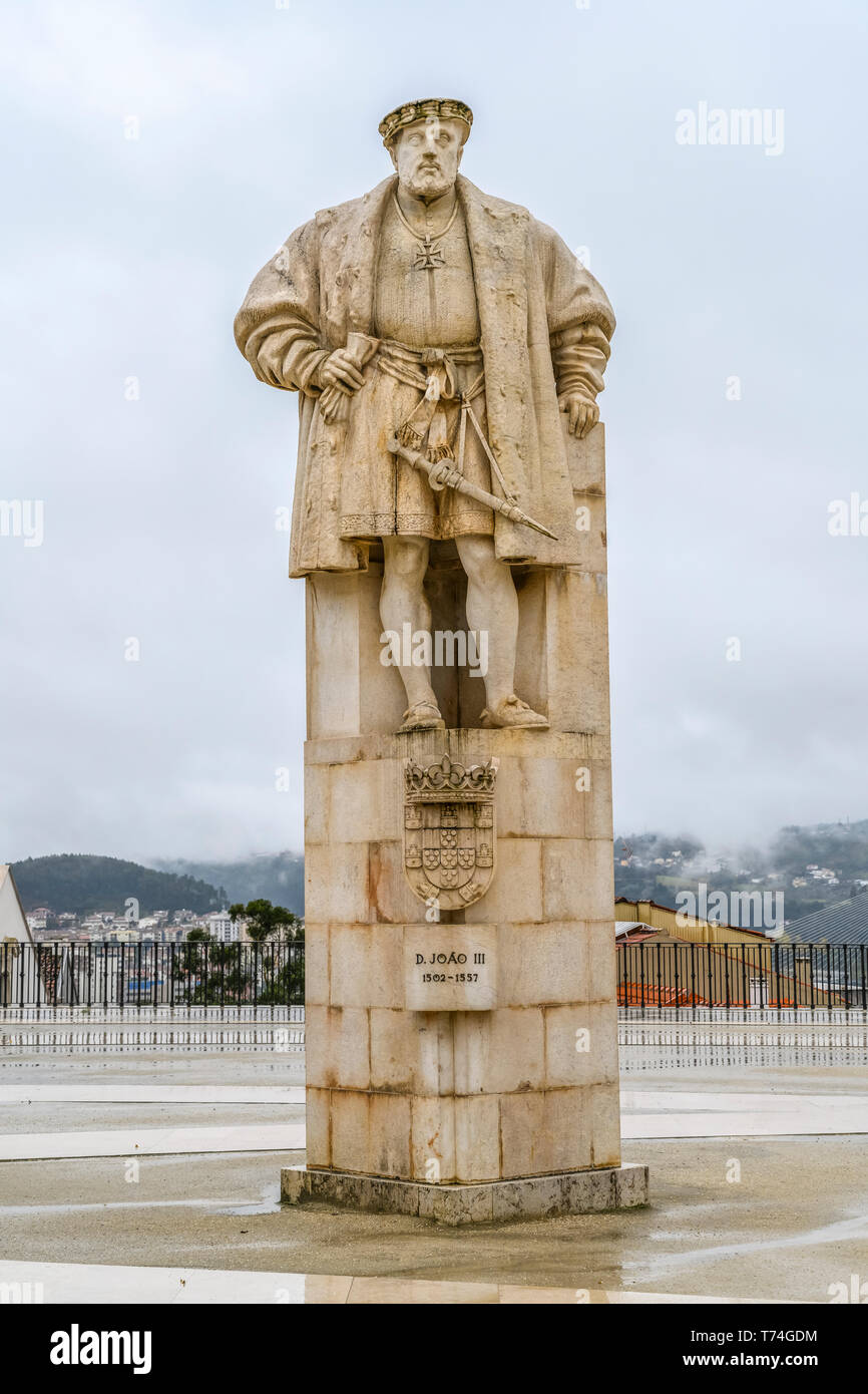 Die Statue von König Joao III im Hof, Universität von Coimbra, COIMBRA, Coimbra, Portugal Stockfoto