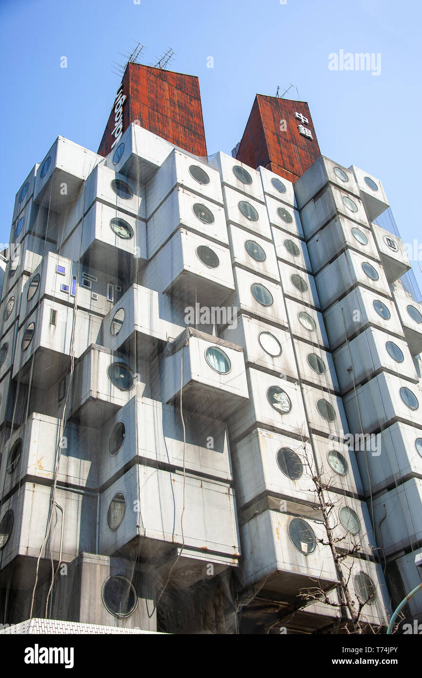 Tokio, Japan - April 2019: Nakagin Capsule Tower Building, Tokio, 1972 erbaut und von dem japanischen Architekten Kisho Kurokawa konzipiert Stockfoto