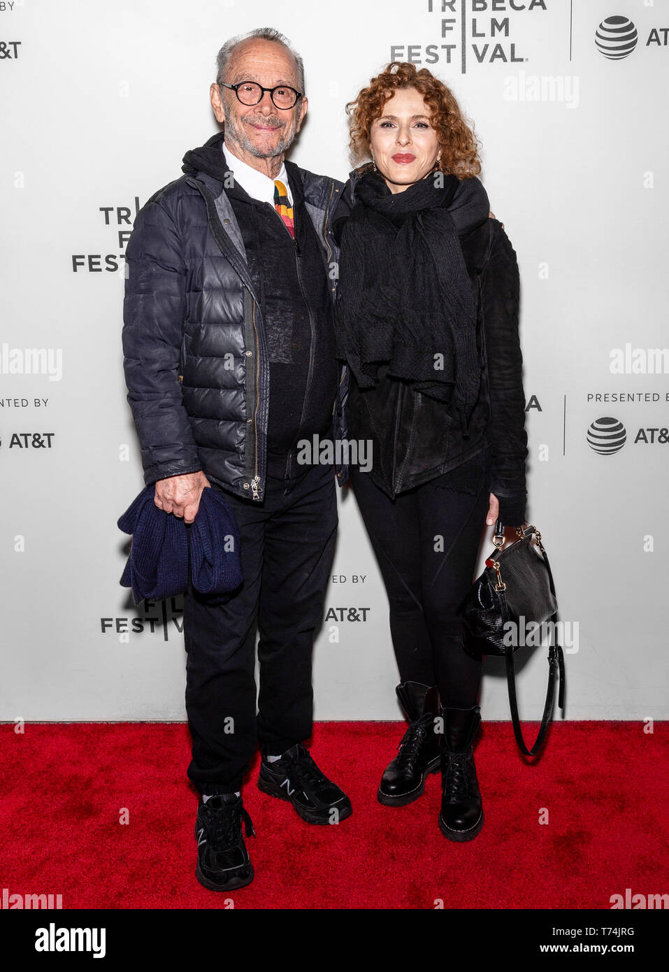 New York, NY - Mai 03, 2019: Joel Grey und Bernadette Peters die Premiere der "It Takes A Lunatic" während der 2019 Tribeca Film Festival teilnehmen Stockfoto