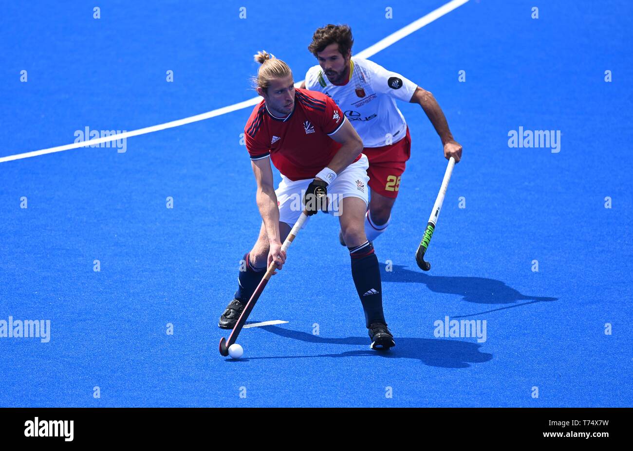 London, Großbritannien. 4. Mai, 2019. Brendan Creed (Großbritannien) und Pau Quemada (Spanien). Großbritannien/Spanien. Mens Hockey. FIH-pro Liga. Lee Valley Hockey und Tennis Center. London. UK. 04.05.2019. Credit: Sport in Bildern/Alamy Live News Credit: Sport in Bildern/Alamy leben Nachrichten Stockfoto