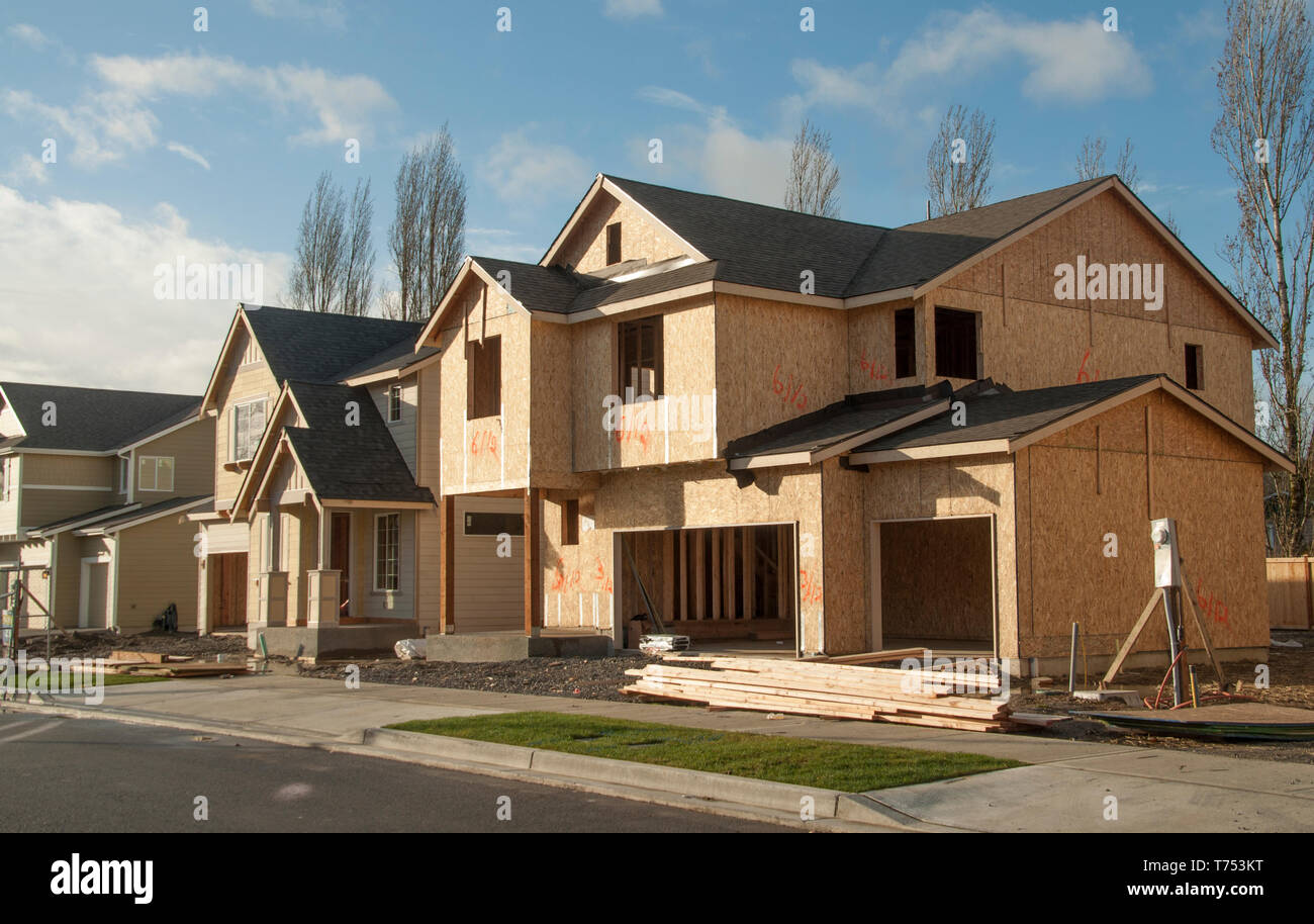 Neue Häuser im Bau in Monroe, Washington nördlich von Seattle. Stockfoto