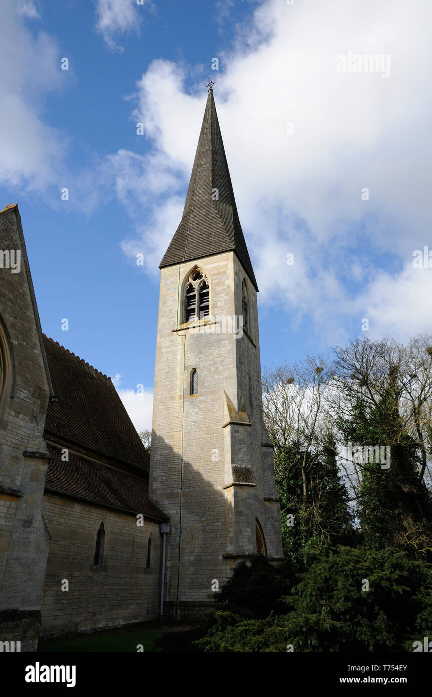 St James die Große Kirche, Waresley, Cambridgeshire, wurde 1857 gebaut und entworfen von dem Architekten William Butterfield, deren Werke enthalten Keble Col Stockfoto