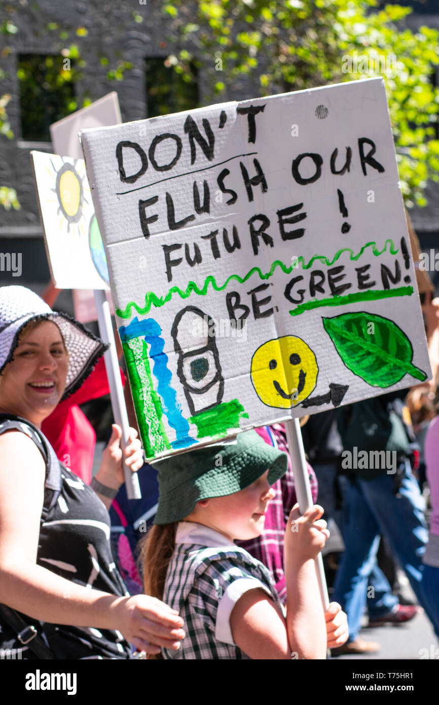 MELBOURNE, AUSTRALIEN - 15. März 2019: betroffenen Studenten in Australien und der ganzen Welt Protest versammeln sich für Schule Streik für Klima 2019. Stockfoto