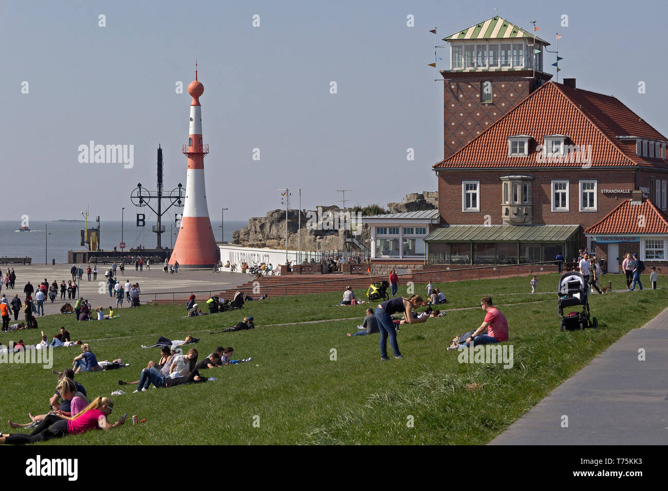 Leuchtturm Minarett und Strandhalle, WillyBrandt Square, Bremerhaven, Bremen, Deutschland Stockfoto