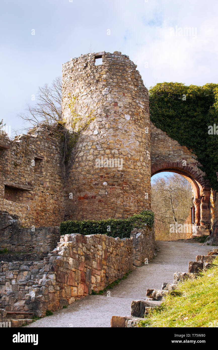 Burg Rötteln Burg Rötteln, Lörrach. Die Ruinen der mittelalterlichen Burg. Baden-Württemberg. Stein Turm und das Tor der Deutschen schloss. Stockfoto