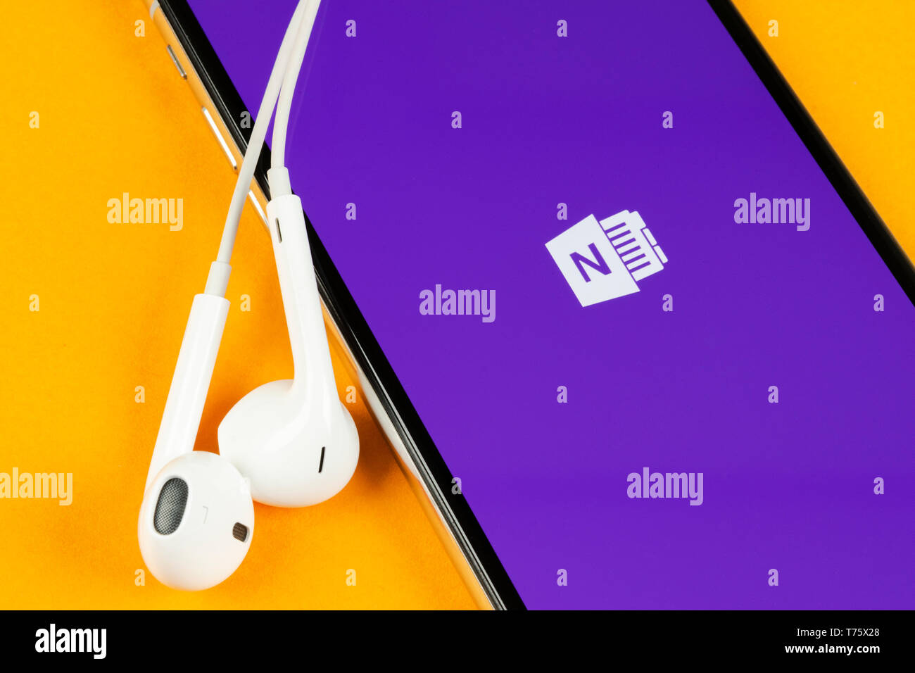 Helsinki, Finnland, 4. Mai 2019: Microsoft OneNote office Symbol auf Apple iPhone X-close-up. Microsoft eine Note App Symbol. Microsoft Auf Stockfoto