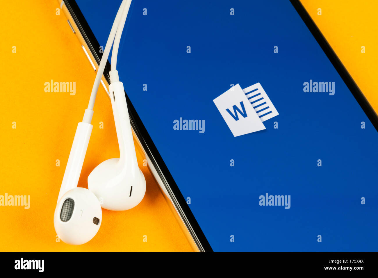 Helsinki, Finnland, 4. Mai 2019: Microsoft Word Symbol auf Apple iPhone X-close-up. Microsoft Office Word Symbol. Microsoft Office auf mob Stockfoto