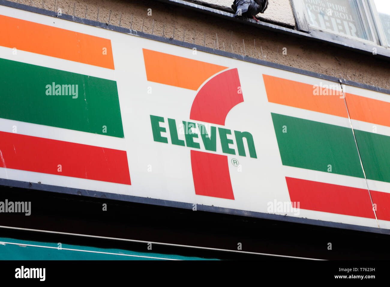 Stockholm, Schweden - 10. Juli 2016: Close-up der 7-Eleven Store Logo. Stockfoto