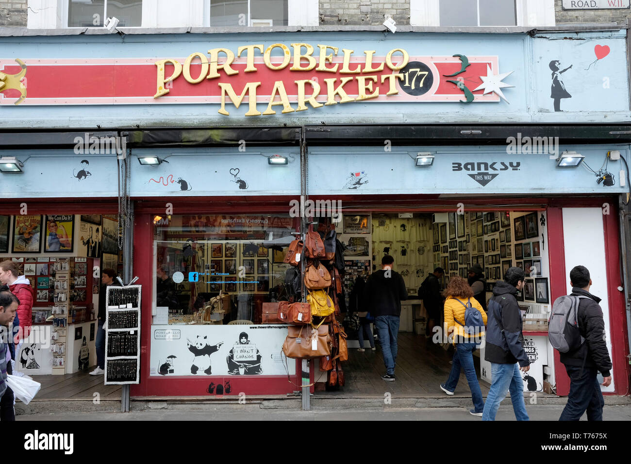 Einen allgemeinen Überblick über einen Shop in Portobello Market, London. Stockfoto