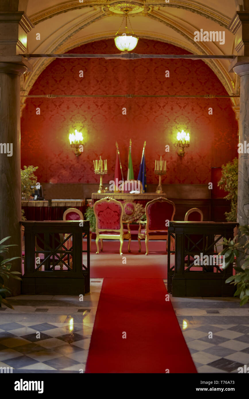 Zeremonielle rote Zimmer des Campidoglio in Rom für die standesamtliche Trauungen Stockfoto