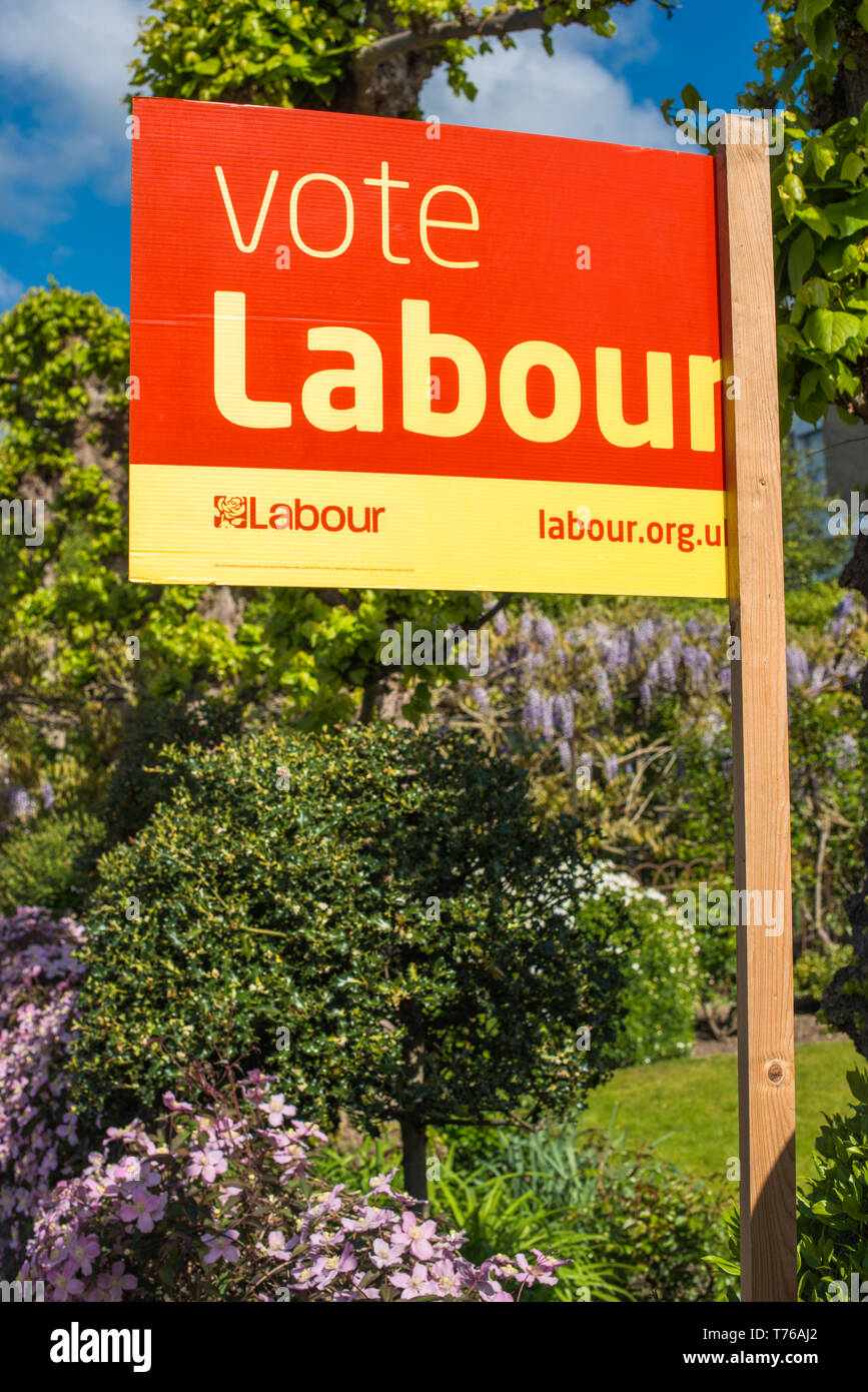 Abstimmung der Arbeit Board auf Cambridge Street in England, Großbritannien. Stockfoto