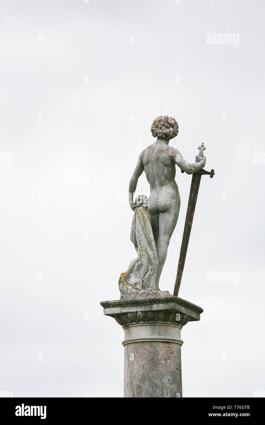 Statue des David, der Eroberer des Riesen Goliath, im Jardin du Luxembourg, Paris, Frankreich Stockfoto
