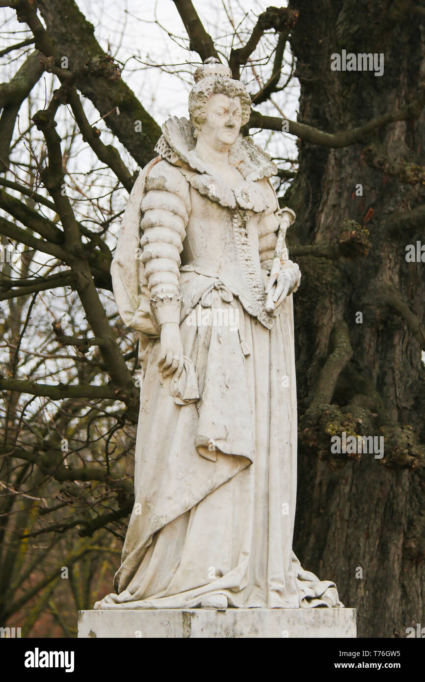 Statue von Marie de Medici, Königin von Frankreich als die zweite Frau von König Heinrich IV. von Frankreich, der aus dem Haus Bourbon, im Jardin du Luxembourg, Paris. Stockfoto