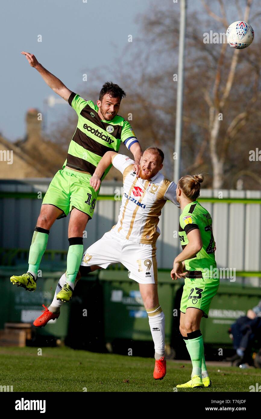 Gavin Gunning, Robbie Simpson und Joseph Mills, Forest Green Rovers FC vs MK Dons, auf der Neuen Liegewiese. Am 30. März 2019 Bild von Andrew Higgins - Stockfoto