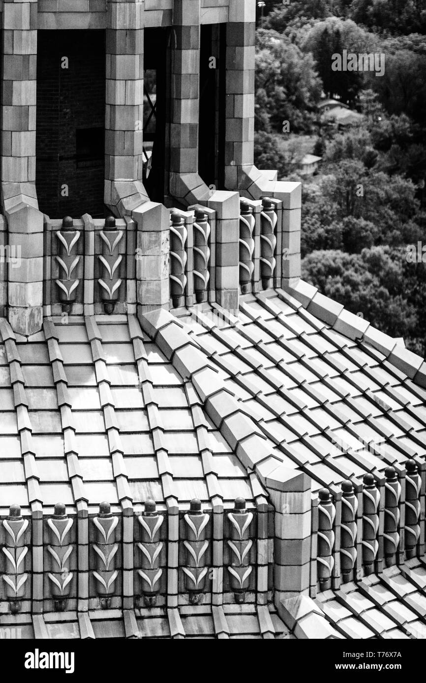 Dieses architektonische Detail enthüllt die Art déco-Fliesen der achteckige Rotunde der Stadt Gebäude in Asheville, NC, USA Stockfoto