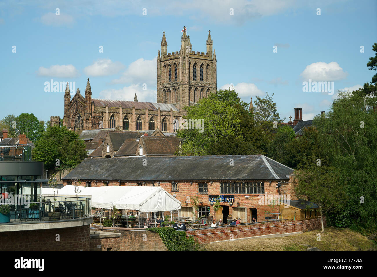 Hereford Cathedral aus dem Alten Wey Brücke Stockfoto