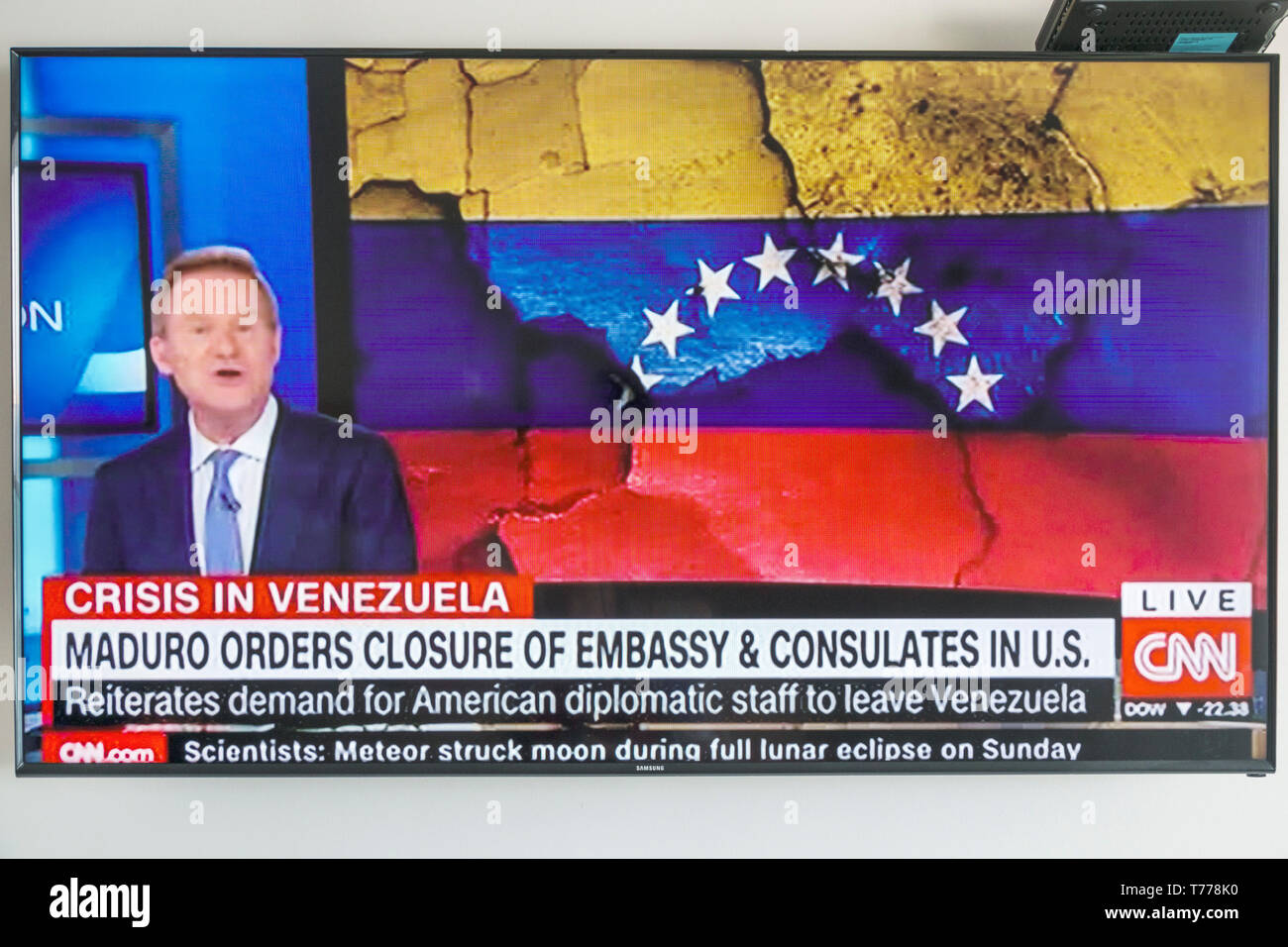 Cartagena Kolumbien, Fernsehbildschirm Flachbildschirm, CNN, Nachrichten, venezolanische Krise, Maduro ordnet Botschaftsschließungen an, Besucher reisen Reise Tour t Stockfoto