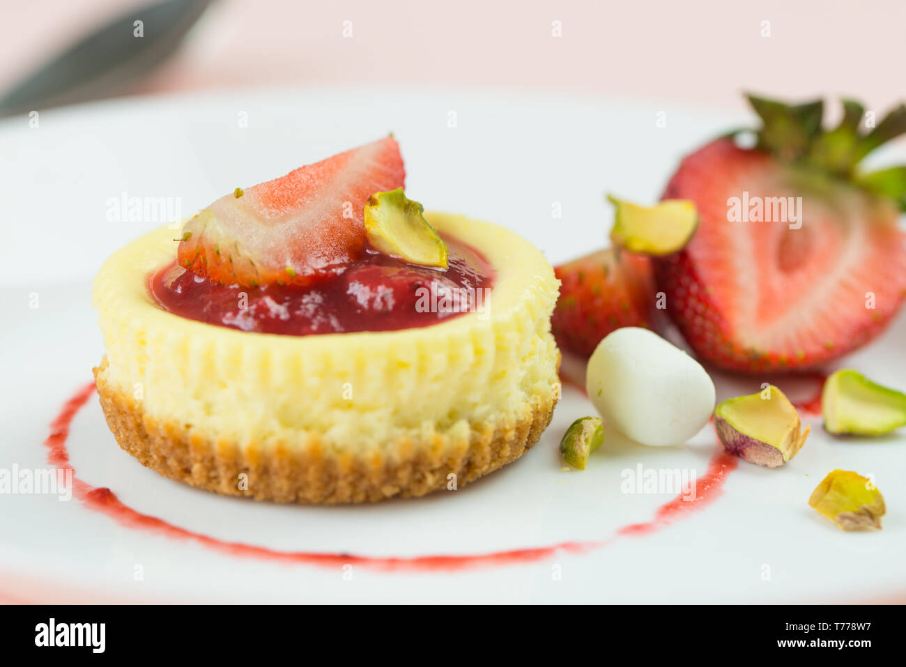 Mini runde strawberry Cheese Cake Stockfoto