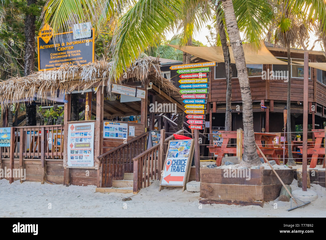 Tourist Information Centre an der West Bay Beach Roatan Honduras. Stockfoto