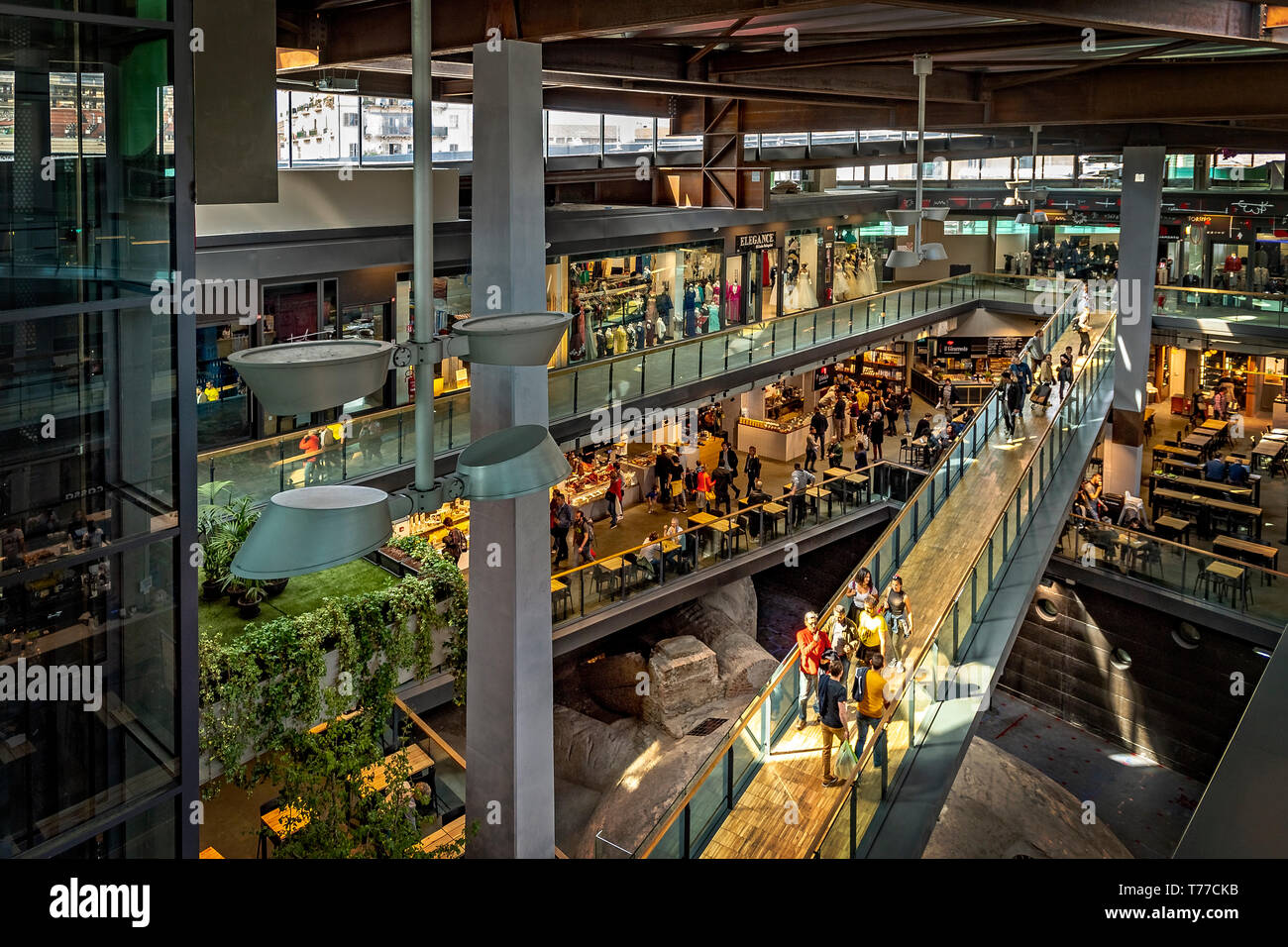 Turin, Italien. 04 Mai, 2019. Italien Piemont Turin - Die zentrale Markt im Palazzo Fuksas in Turin, nur einen Steinwurf von der Porta Palazzo Markt werfen eröffnet. Credit: Wirklich Easy Star/Alamy leben Nachrichten Stockfoto