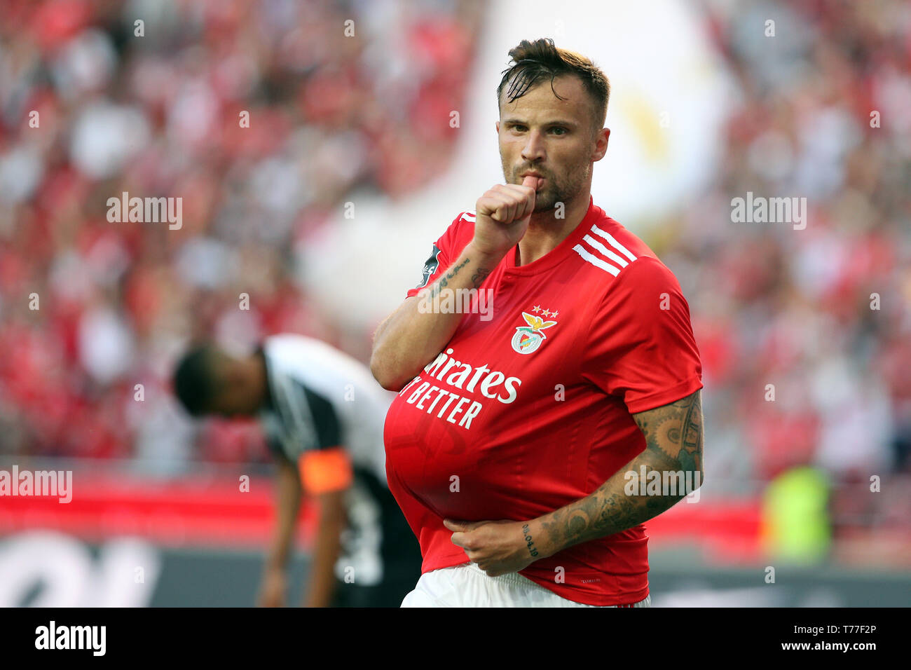 Lissabon, Portugal. 4. Mai, 2019. Die benfica Suisse forward Haris Seferovic feiert, nachdem er ein Ziel während der Portugiesischen Liga Fußballspiel SL Benfica portimonense an der Luz Stadion in Lissabon vs am 4. Mai 2019. Credit: Pedro Fiuza/ZUMA Draht/Alamy leben Nachrichten Stockfoto