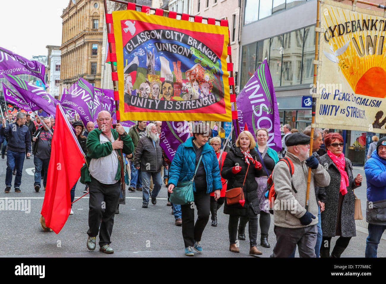 Glasgow, UK. 05 Mai, 2019. Vertreter und Beamten von zahlreichen Gewerkschaften und politischen Parteien nahmen an der traditionellen Tag der Parade durch das Stadtzentrum von Glasgow. Die Parade wurde durch eine Pipe Band und Brass Band led vor dem Abschluss auf dem George Square. Credit: Findlay/Alamy leben Nachrichten Stockfoto