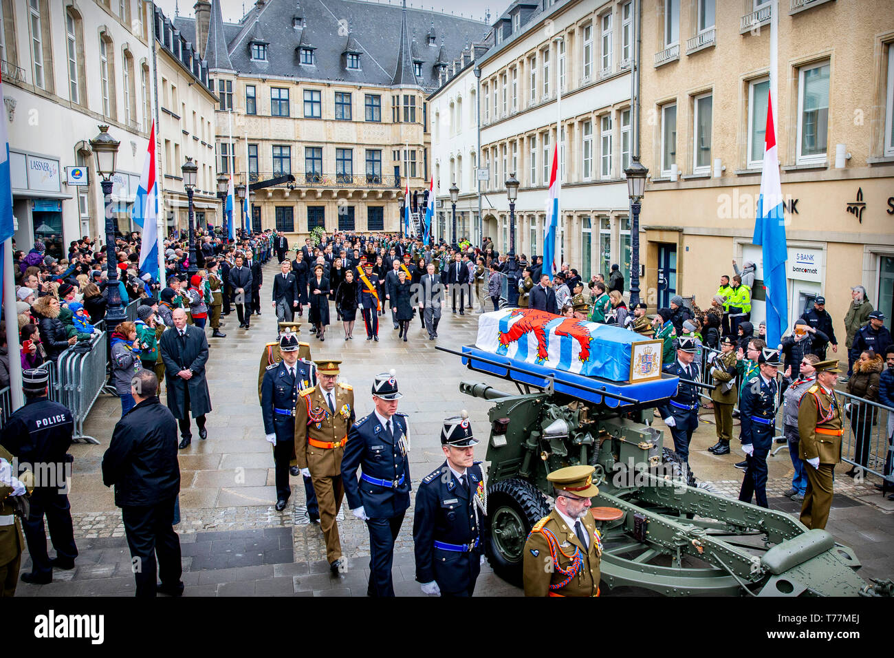 Großherzog Henri und Großherzogin Maria Teresa, Prinz Guillaume, Prinz Jean, Arch Herzogin Marie Astrid und Prinzessin Margaretha von Luxemburg am Begräbnis von Großherzog Jean an der Kathedrale in Luxemburg, den 4. Mai 2019. Foto: Patrick Van Katwijk | Stockfoto
