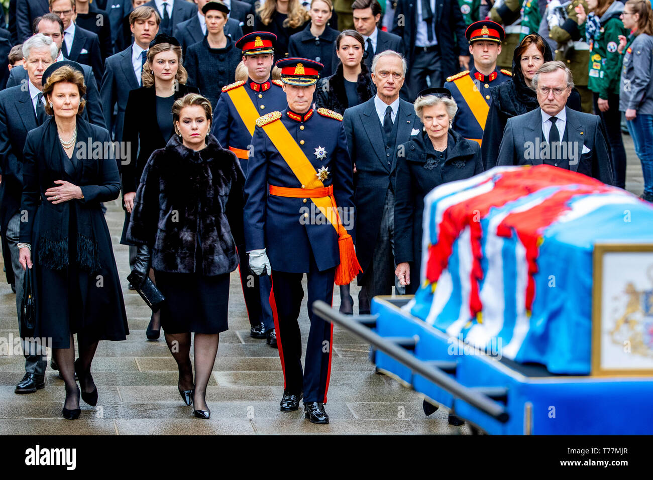 Großherzog Henri und Großherzogin Maria Teresa, Prinz Guillaume, Prinz Jean, Arch Herzogin Marie Astrid und Prinzessin Margaretha von Luxemburg am Begräbnis von Großherzog Jean an der Kathedrale in Luxemburg, den 4. Mai 2019. Foto: Patrick Van Katwijk | Stockfoto