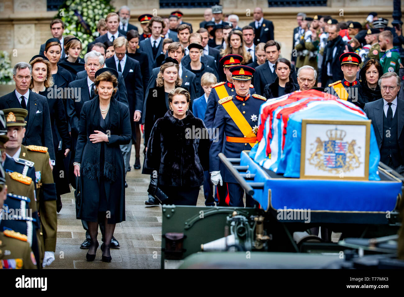 Großherzog Henri und Großherzogin Maria Teresa, Prinz Guillaume, Prinz Jean, Arch Herzogin Marie Astrid und Prinzessin Margaretha von Luxemburg am Begräbnis von Großherzog Jean an der Kathedrale in Luxemburg, den 4. Mai 2019. Foto: Patrick Van Katwijk | Stockfoto