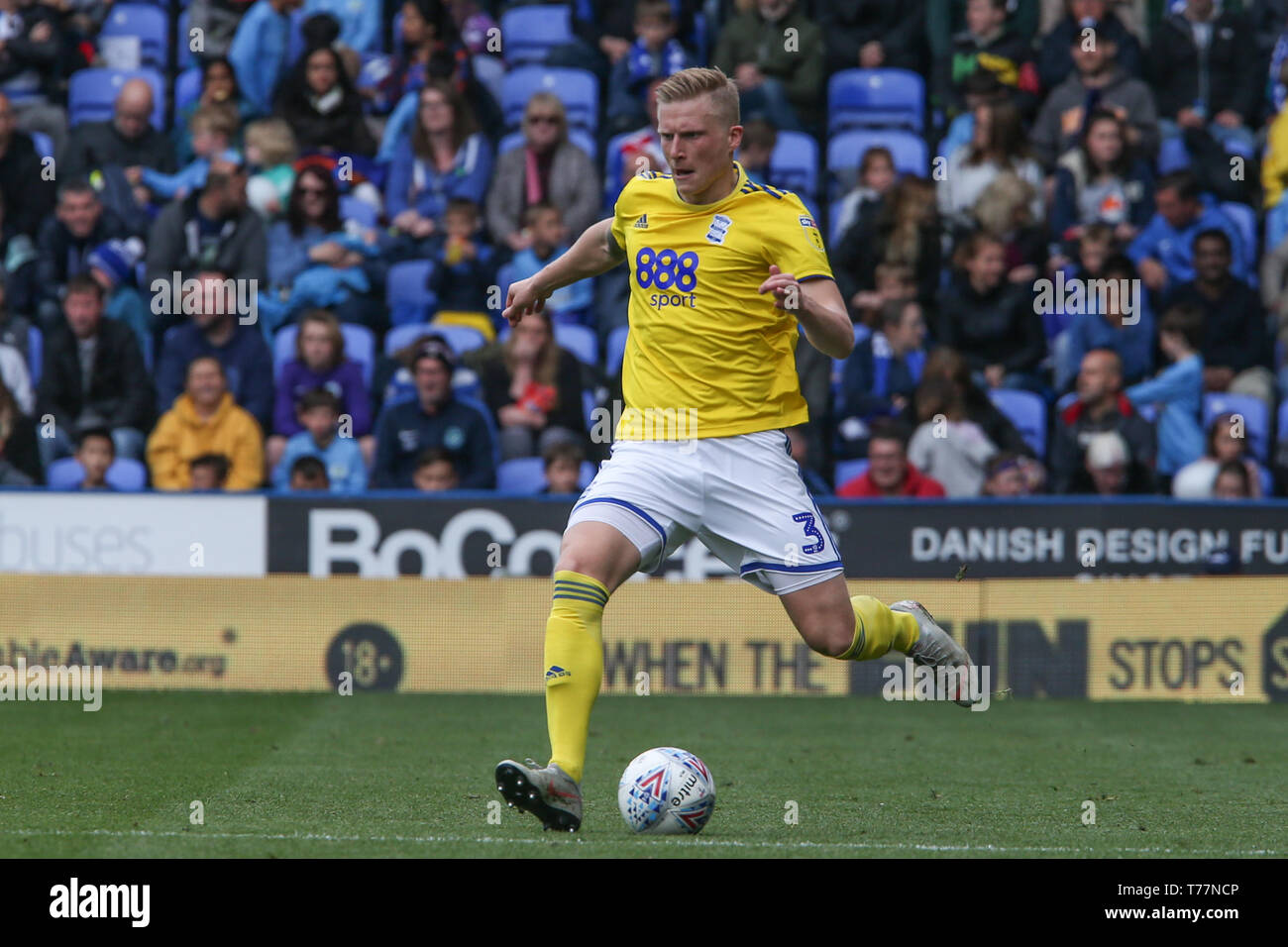 Reading, Großbritannien. 05 Mai, 2019. Sky Bet Meisterschaft, Lesen vs Birmingham City; Kristian Pedersen (03) von Birmingham während des Spiels Credit: Matt O'Connor/News Bilder, Englische Fußball-Liga Bilder unterliegen dem DataCo Lizenz Credit: Aktuelles Bilder/Alamy leben Nachrichten Stockfoto