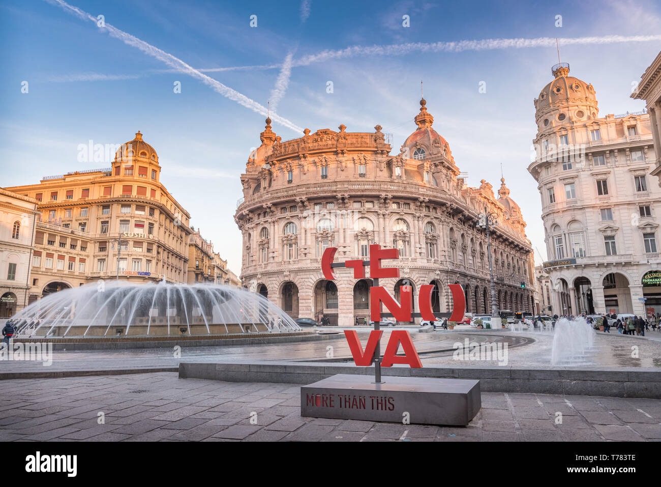 Genua, Genua, Italien: Piazza De Ferrari Hauptplatz von Genua, für seine Brunnen bekannt, Börse (Borsa), Credito Italiano Stockfoto