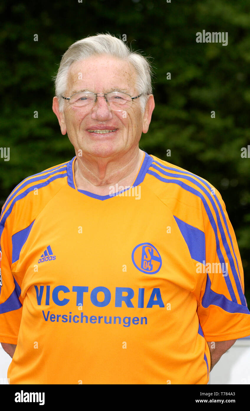 Gelsenkirchen, 1.7.2003, Team Präsentation Schalke 04, Saison 2003/2004------- Charly Neumann Stockfoto Gelsenkirchen, 1.7.2003, Team Präsentation Schalke 04, Saison 2003/2004------- Charly Neumann Stockfoto