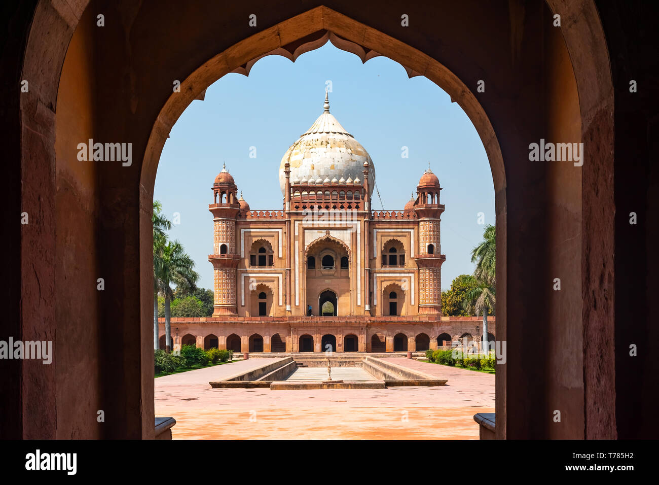 Anzeigen von safdarjung Grab von seiner Eingangstür, Neu Delhi, Indien Stockfoto