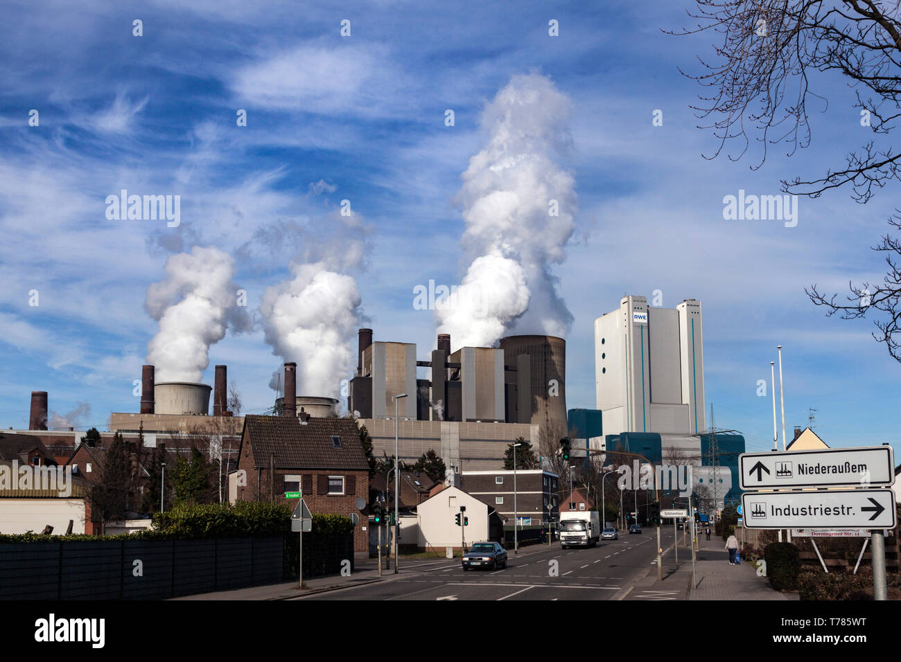 Braunkohlekraftwerk der RWE Power in Niederaußem Stockfoto