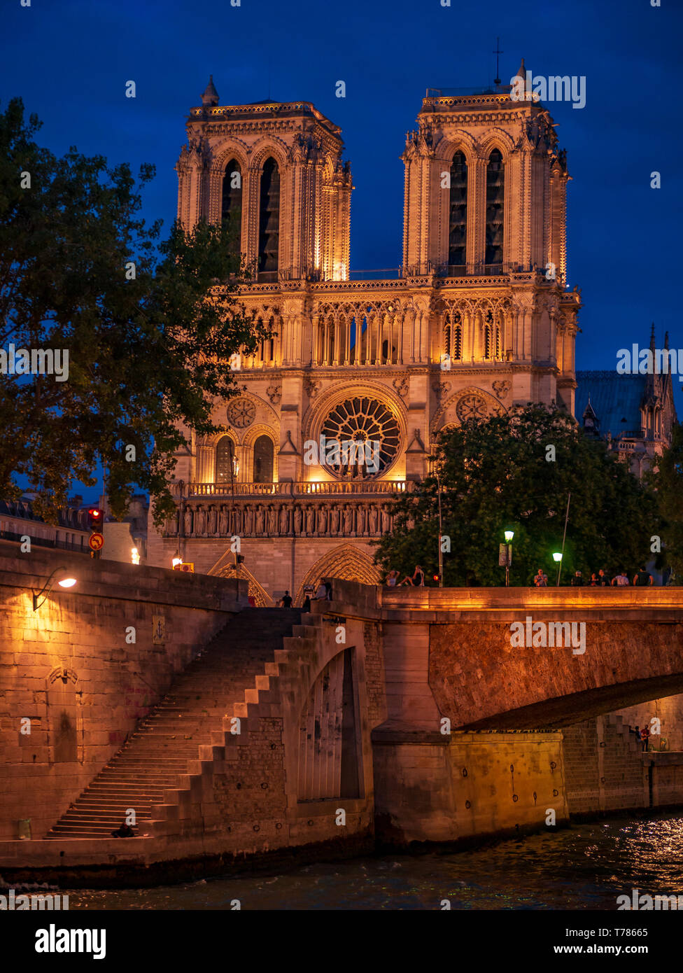 Paris, Frankreich, 22. August 2018: die Kathedrale Notre Dame in Paris bei Nacht Stockfoto