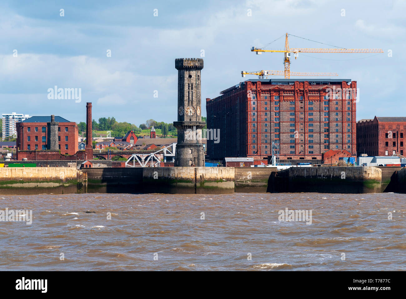 Viktorianische Stanley Dock Tobacco Warehouse und der achteckige Glockenturm. Die weltweit größte Backsteinlagerhauses Stockfoto