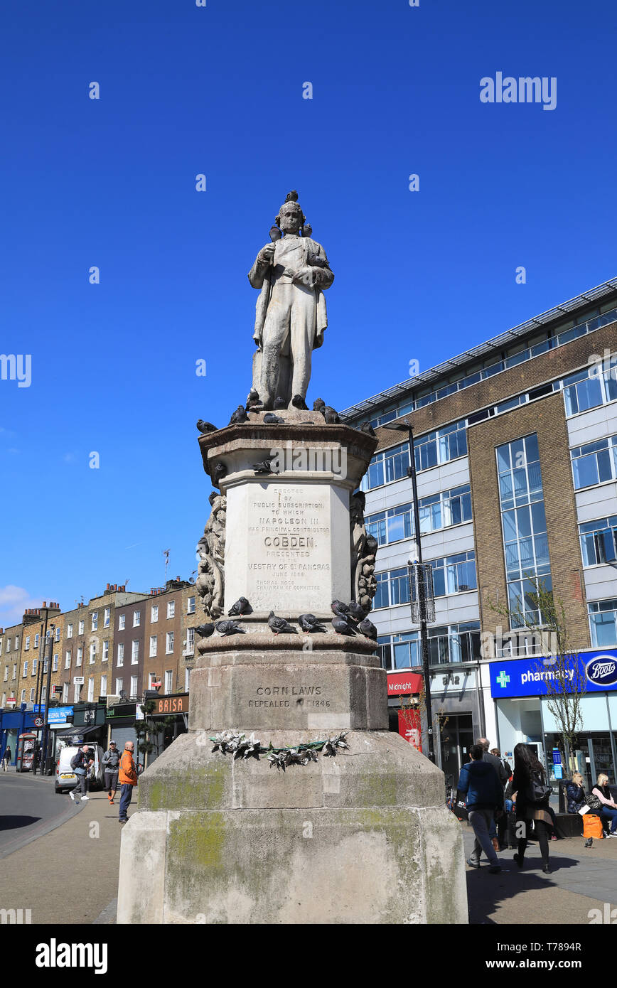 Statue von Richard Cobden, britischer Politiker, der den Mais Gesetze im Jahr 1846 aufgehoben, auf der Camden High Street von Mornington Crescent U-Bahnstation, London UK Stockfoto