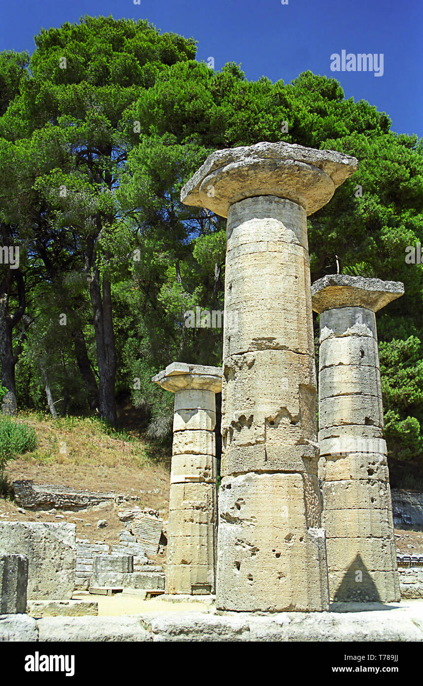 Alten dorischen Säulen im Tempel der Hera, Olympia, Peloponnes, Griechenland Stockfoto