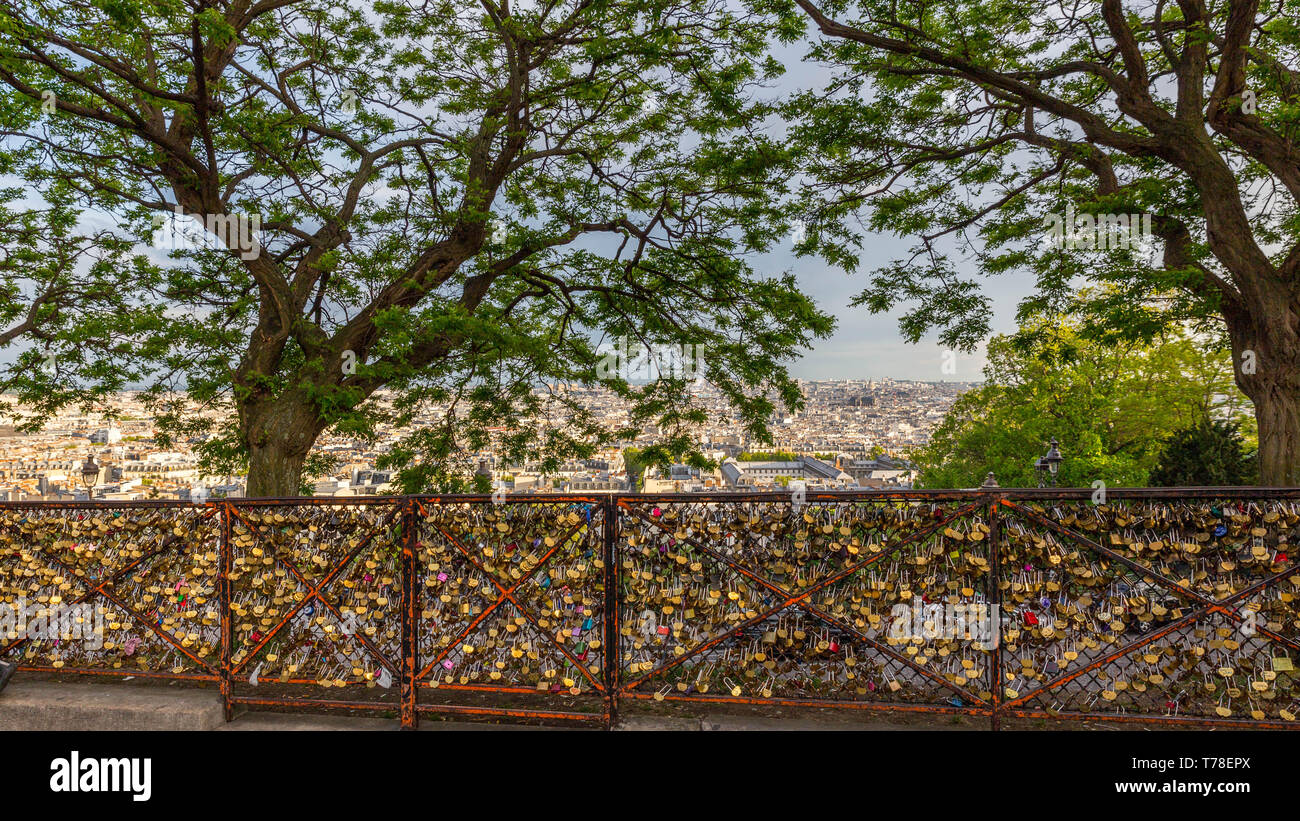 Vorhängeschlösser als romantische Symbol der Liebe Stockfoto