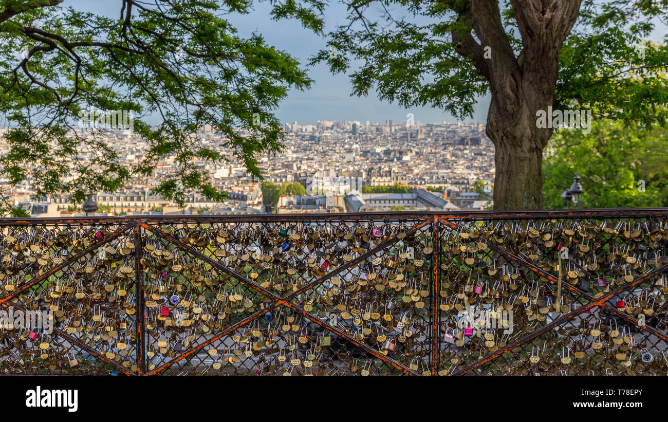 Vorhängeschlösser als romantische Symbol der Liebe Stockfoto