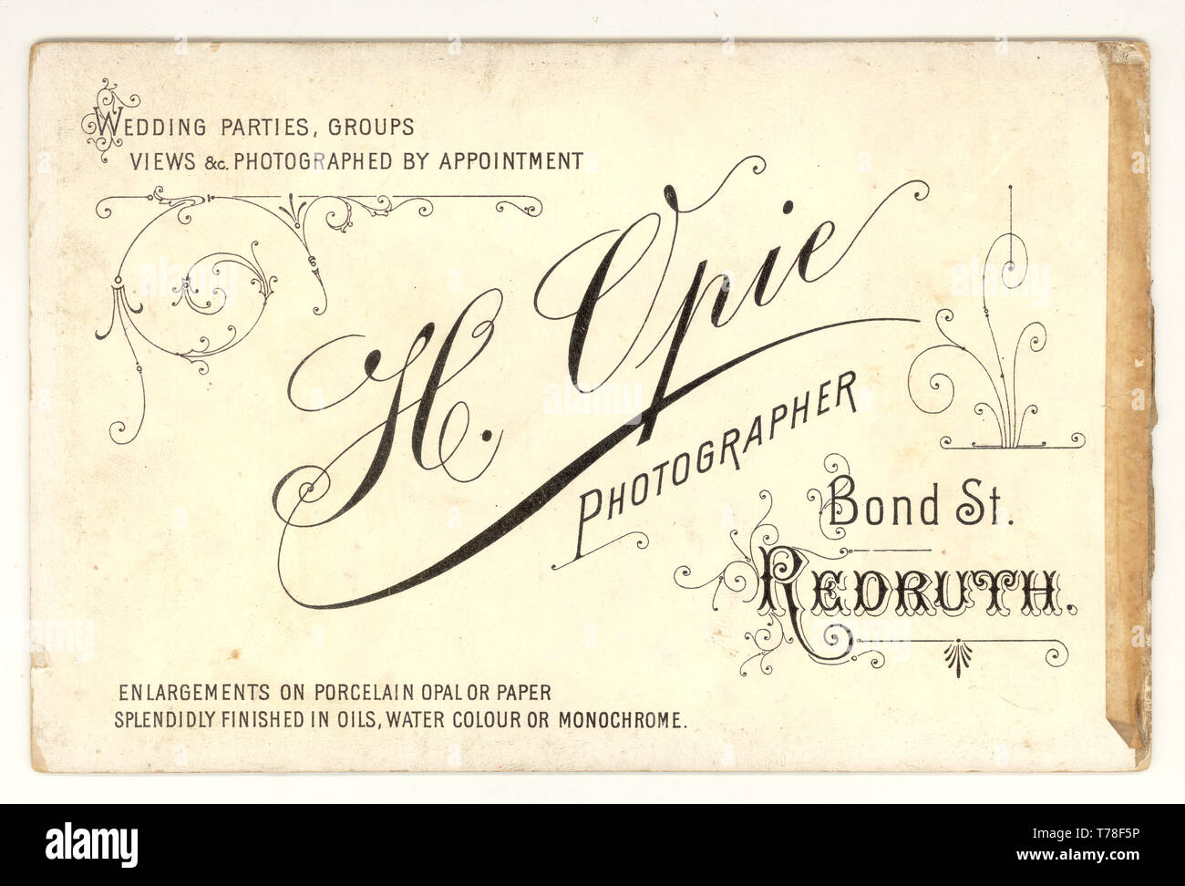 Rückseite der Viktorianischen Kabinett Karte zeigt Typografie von fotostudios von H. Opie, Redruth, Cornwall, England ca. 1895, 1896 Stockfoto