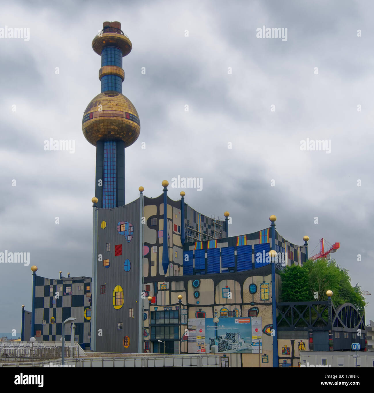 Müllverbrennungsanlage Spittelau und Fernwärme, Wien, Österreich, gestaltet von Friedensreich Hundertwasser Stockfoto