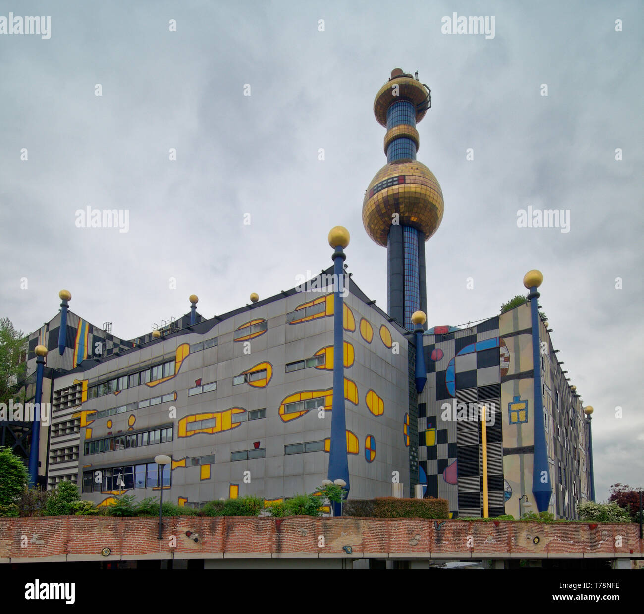 Müllverbrennungsanlage Spittelau und Fernwärme, Wien, Österreich, gestaltet von Friedensreich Hundertwasser Stockfoto