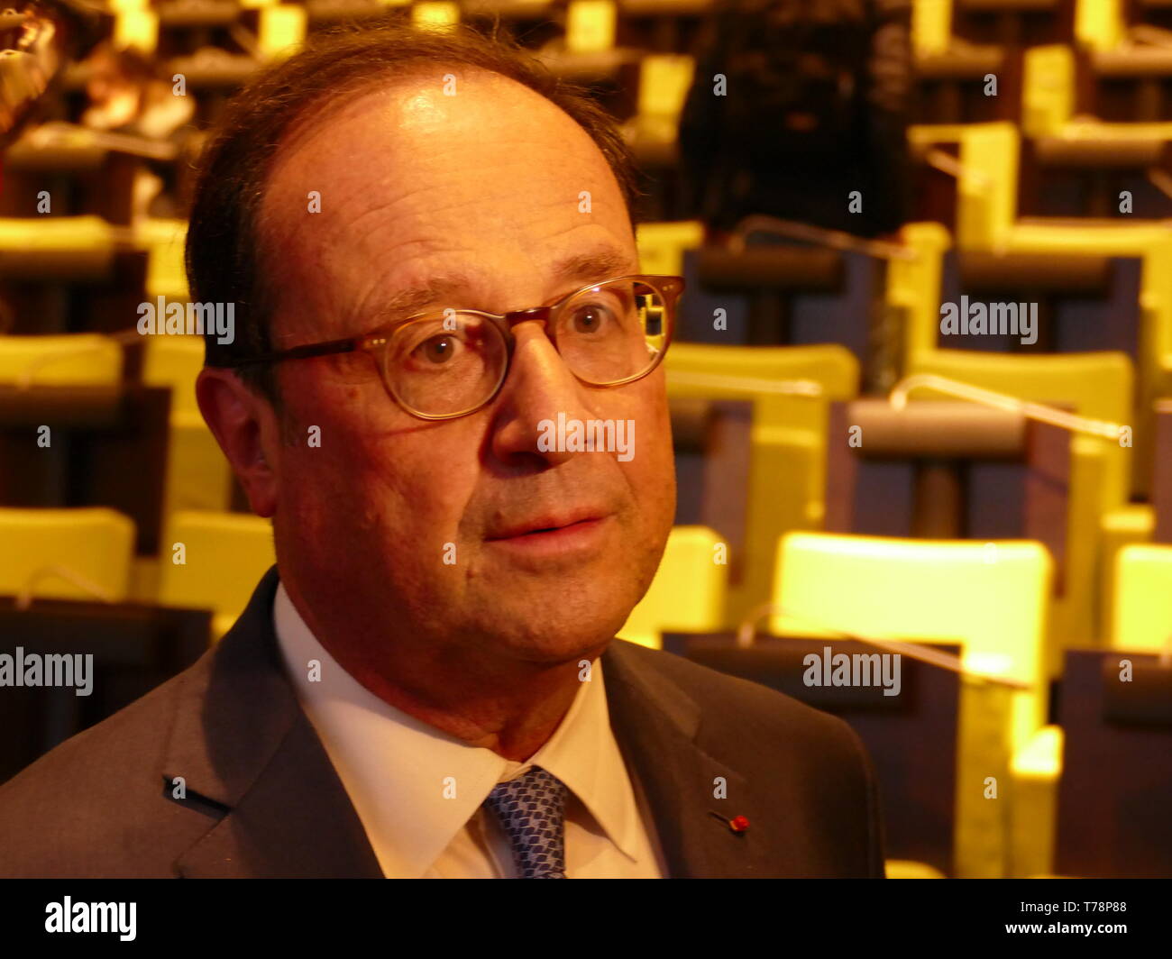 François Hollande ein lancé Sohn Einladung sur Twitter le 24 février Chers lycéens Et si je venais vous Parler d'Europe Ce fut Un grand succès Stockfoto