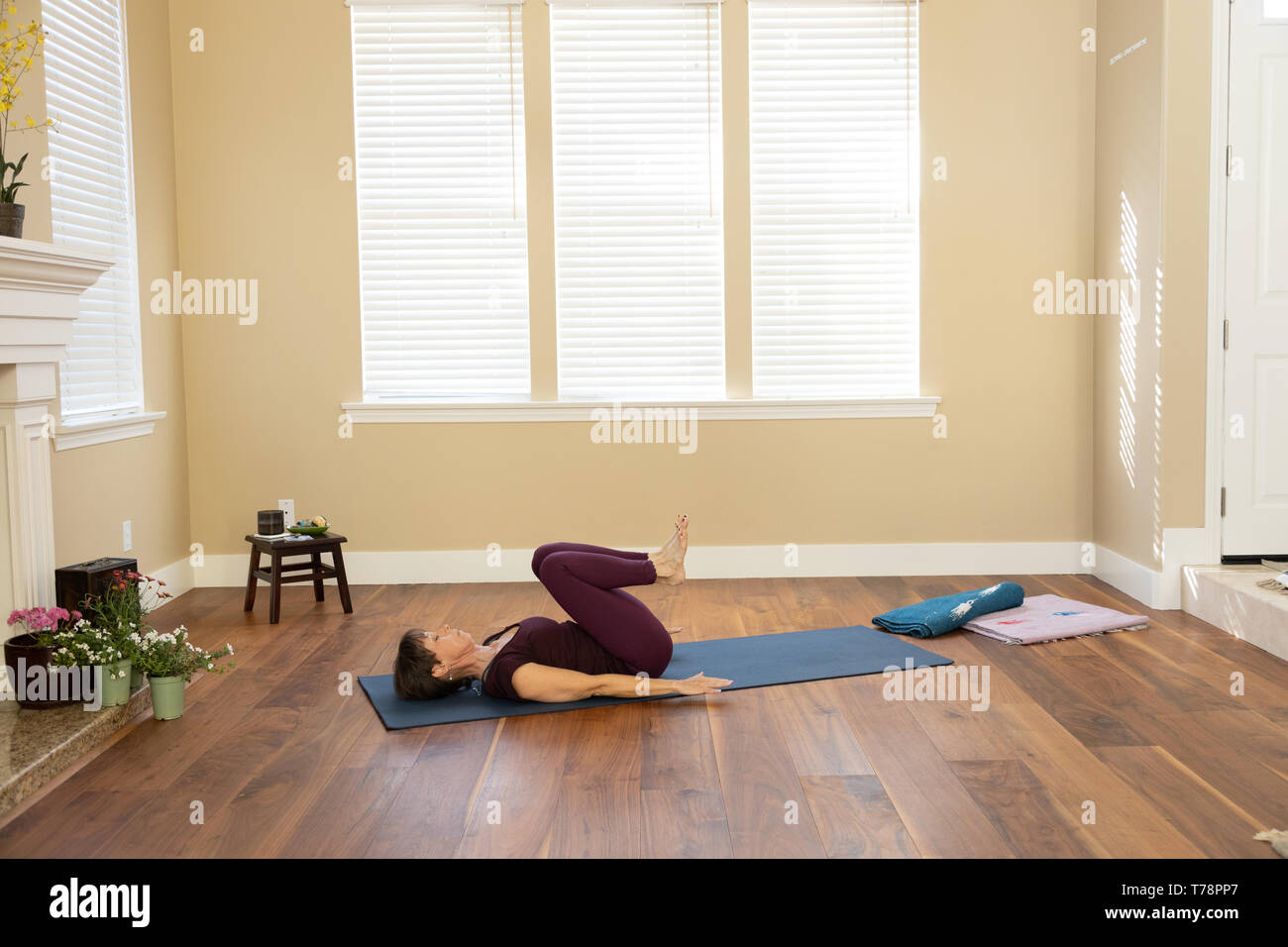 Yoga Oberschenkelübung in Rückenlage Stretch Stockfoto