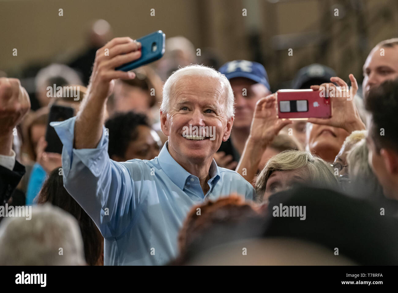 Columbia, South Carolina USA - Mai 4, 2019: 2020 Präsidentschaftskandidaten Joe Biden (D) grüsst potenzielle Unterstützer nach einer Kampagne Anschlag in Kolumbien. Stockfoto