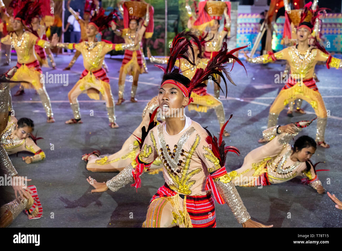 Street Dance Festival in Philippinen, bunten Kostümen und viele Tänzer konkurrieren für Preise Stockfoto