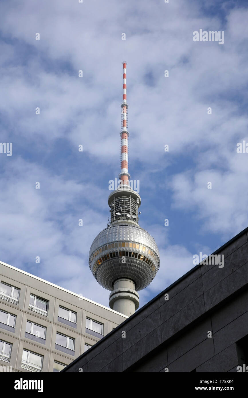 Fernsehturm (Fernsehturm), Alexanderplatz, Berlin, Deutschland. Stockfoto